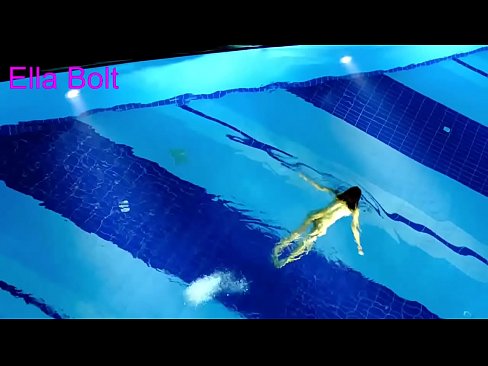 ❤️ म हेर्न रोक्न सक्दिन, जवान गोरा ELLA BOLT रिसोर्ट पूलमा नग्न पौडी खेल्दै समातियो ️❌ गुदा अश्लील ️❤